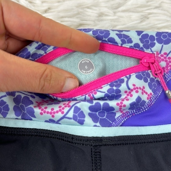 Lululemon Groovy Run Short Black / Quilt Summer13 5 / Power Purple - Picture 5 of 5